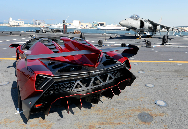 Illustration for article titled Lamborghini World Premiere Of Veneno Roadster - €3.3 Million Super Sports Car Makes Public Debut On Italian Aircraft Carrier In Abu Dhabi